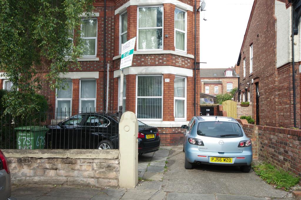 Marley Mansion Apartments - Borough Birkenhead Room photo
